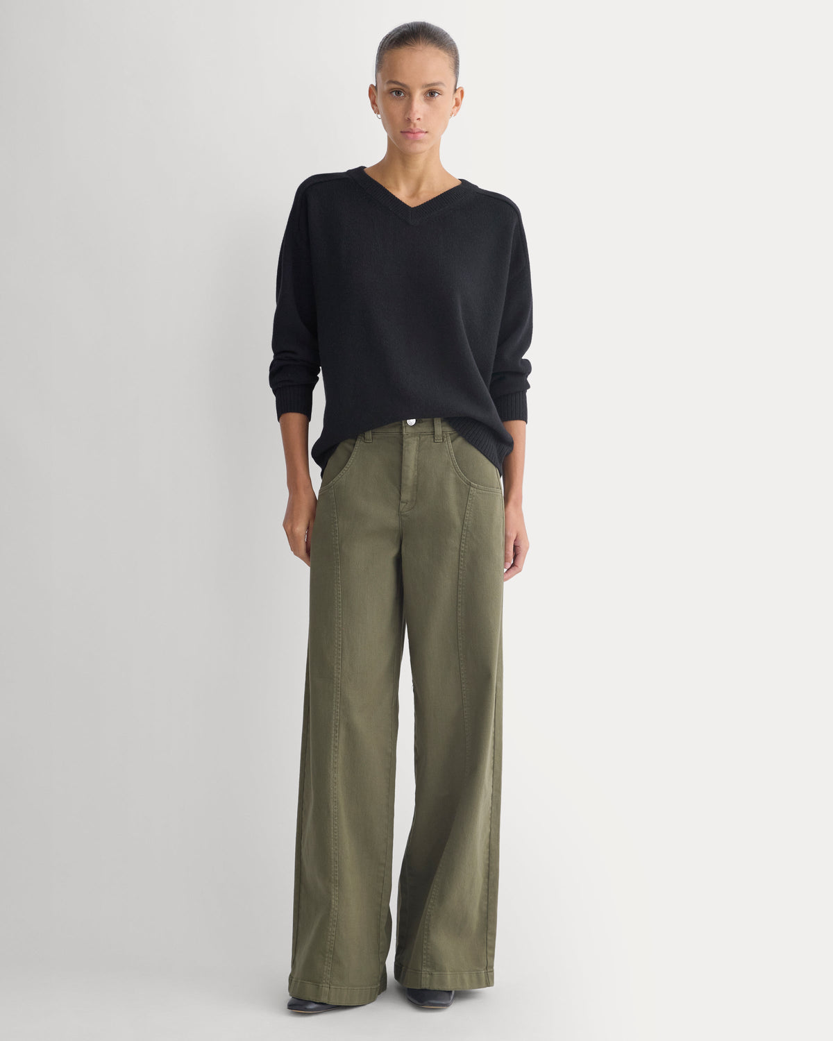 Cashmere High V Boyfriend Sweater in Black — detail view