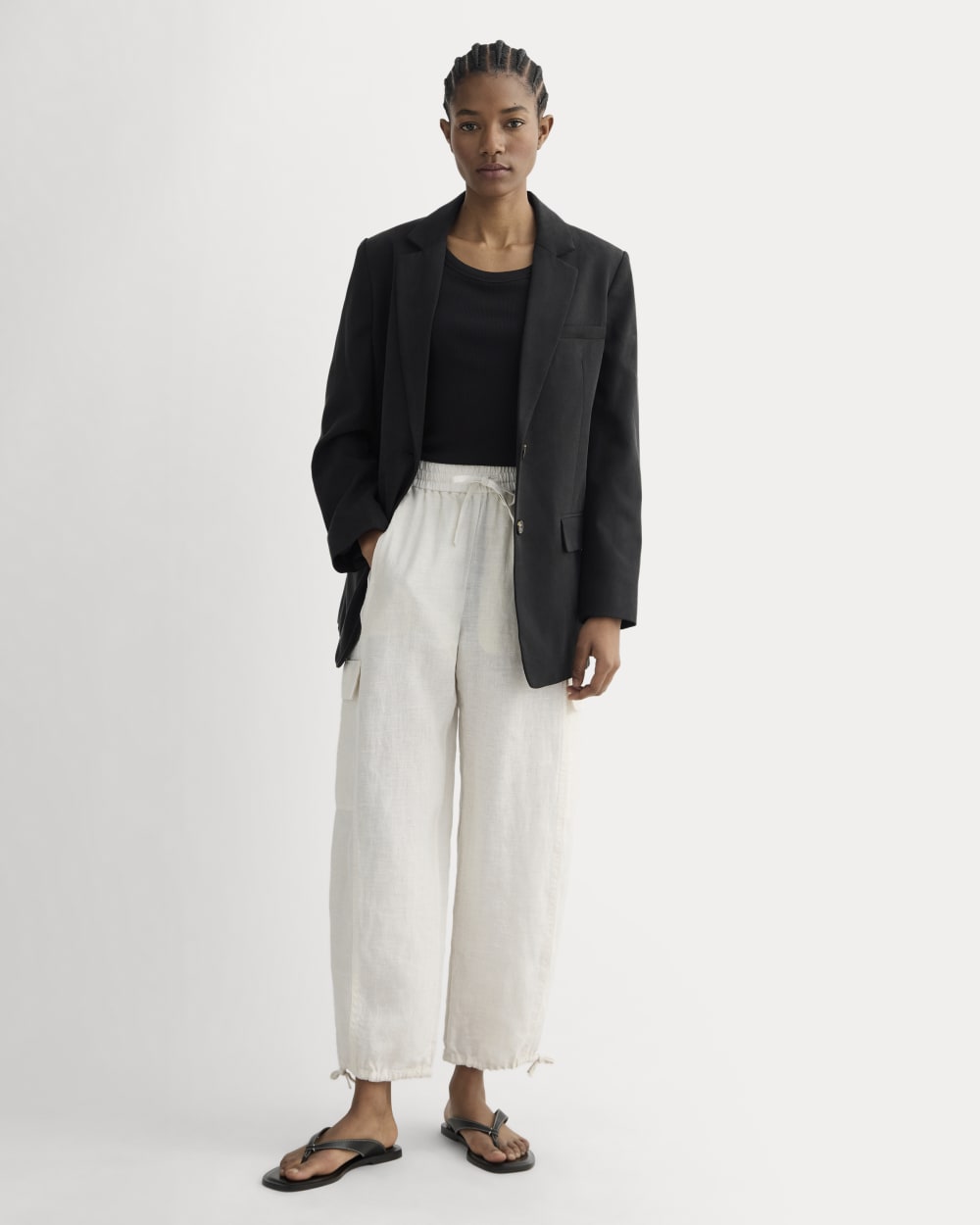 The Cargo Curve Pant in Linen in Natural Chambray — front view