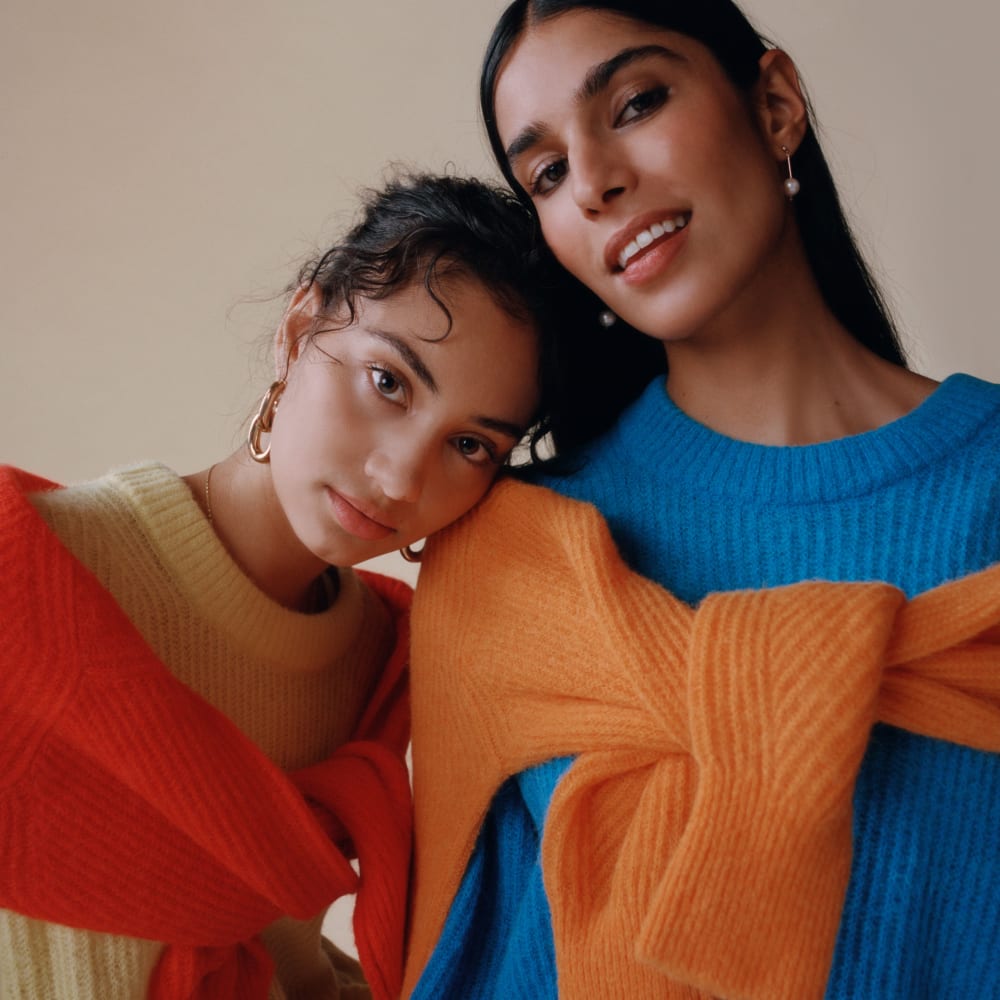 The Cocoon Crew in Alpaca in Horizon Blue — detail view