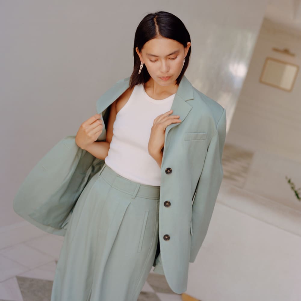 The Draper Pleated Pant in Buttersmooth in Lily Pad — detail view