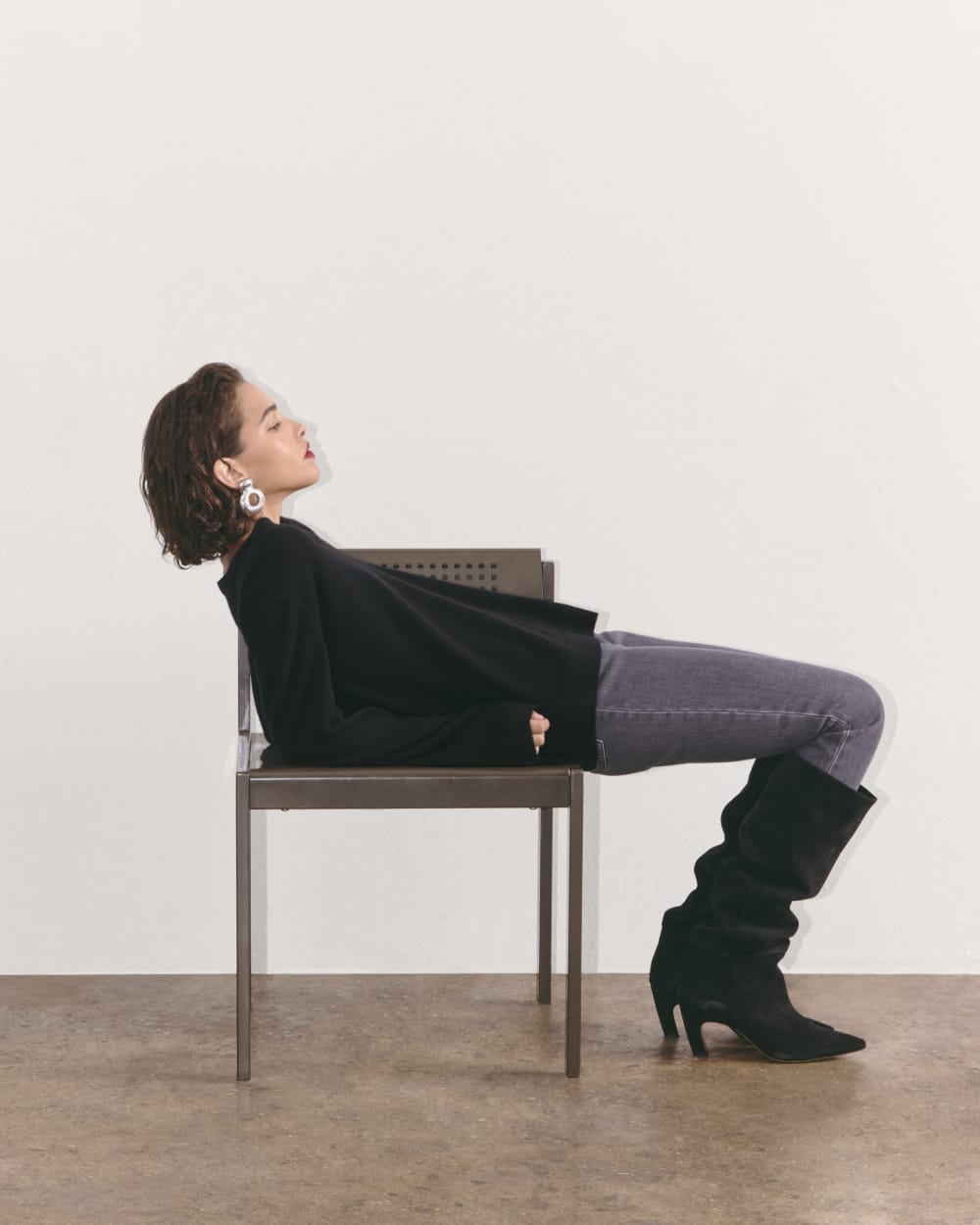 The Classic V in Cashmere in Black — detail view