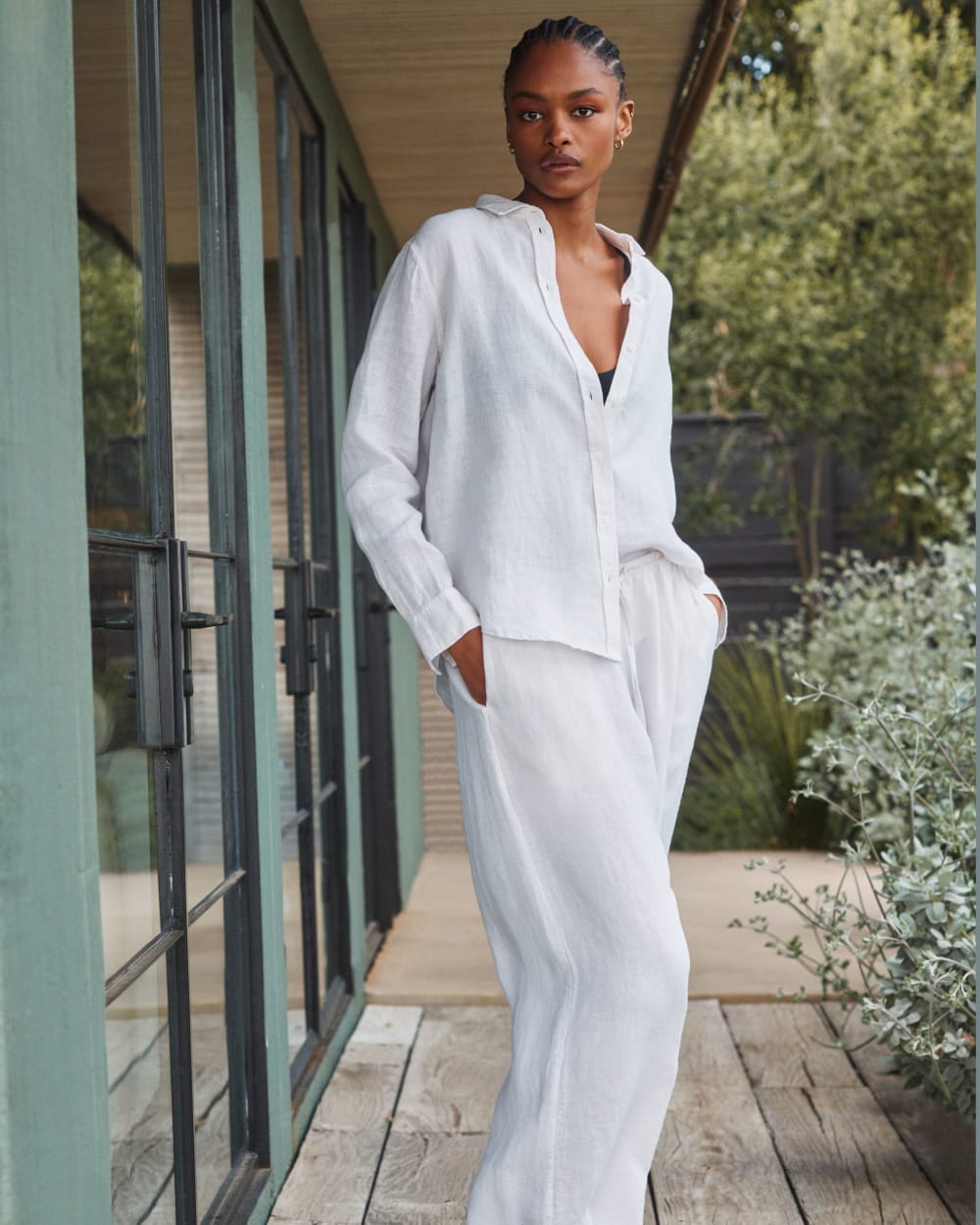 The Drawstring Pant in Linen in Natural Chambray — detail view