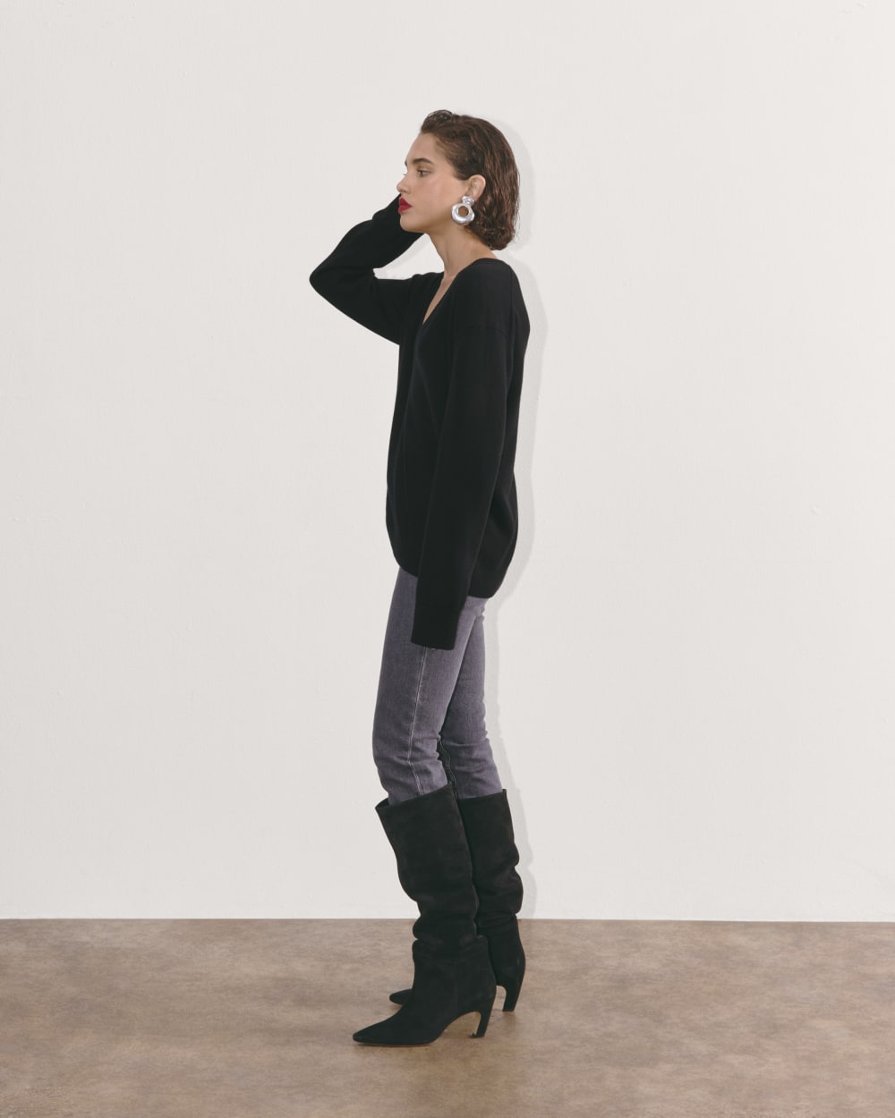 The Classic V in Cashmere in Black — detail view